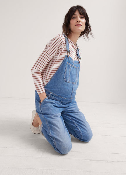 Street Style: The Latest News and Photos | Spring street style, How to  style dungarees, Dungarees outfits